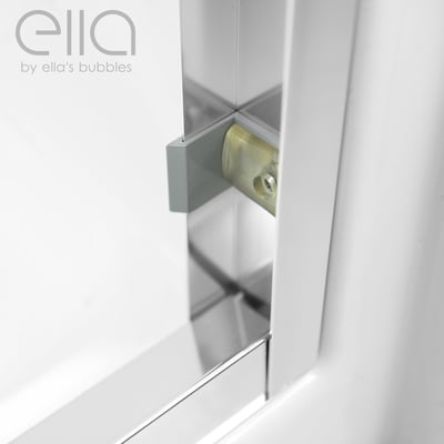 Gros-plan du mécanisme de butée de porte en chrome sur la porte de douche coulissante avec cadre Ella Duo et panneau en verre transparent de 6 mm