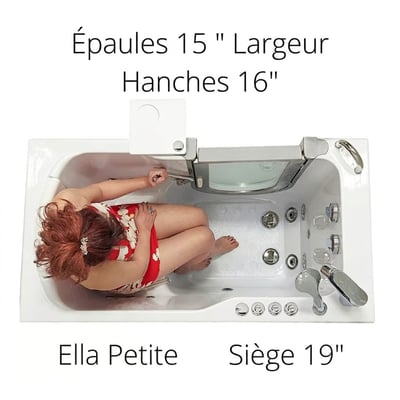 Vue de dessus d’une femme assise dans la baignoire à porte Ella Petite montrant le siège de 19 pouces de large et les jets hydro
