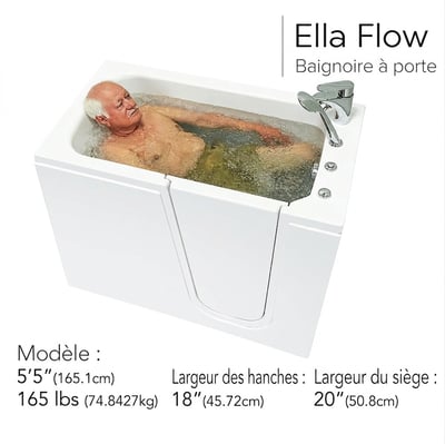 Homme senior souriant et se relaxant dans un bain à hydromassage bouillonnant à l’intérieur de la baignoire à porte Ella Flow avec robinetterie chromée