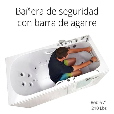 Hombre alto sentado dentro de la bañera de acceso Ella Shak agarrando la barra de apoyo frontal, mostrando el amplio interior de 36×72 pulgadas con chorros de hidromasaje