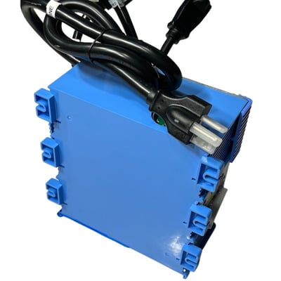 Unité de boîtier de commande bleu pour baignoire à porte avec cordon d’alimentation et équerres de fixation bleues pour système de bain accessible