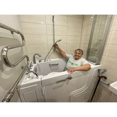 Transferencia26, HHOLA2652L, Letonia - Walk-in Shower, Shower Pan, Shower Stall, Shower Base, Curbless Shower, Roll-in Shower | Por: Ella's Bubbles -