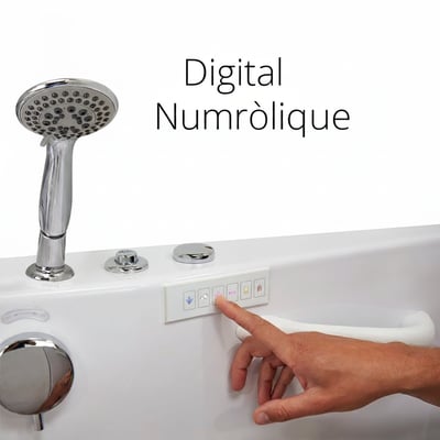 Main appuyant sur le panneau de commande numérique de la baignoire à porte Ella Big4Two deux places avec douchette à main à proximité