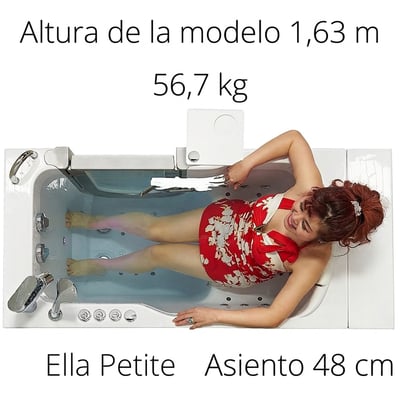 Vista aérea de una mujer relajándose en la bañera con puerta Ella Petite con chorros de hidromasaje, asiento de 19 pulgadas, apta para 5'4" y 125 lb