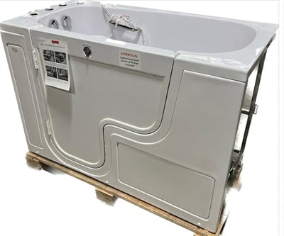 Baignoire à porte Ella Transfer60 accessible en fauteuil roulant avec porte à ouverture extérieure sur palette d'expédition, acrylique blanc 76x152 cm