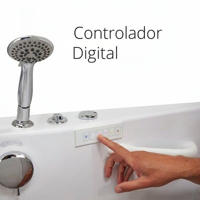 Mano pulsando un botón en el panel de control digital de la bañera de acceso Ella junto a una ducha de mano y mandos de grifo cromados