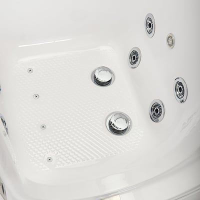 Primer plano de jets cromados de hidromasaje y suelo antideslizante texturizado dentro de la bañera con puerta Ella Big4One
