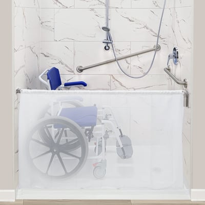 Cabine de douche accessible en fauteuil roulant avec barrière anti-éclaboussures, chaise de douche, barres d'appui et douchette à main