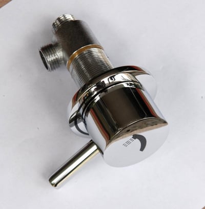 Vanne d'inversion chromée avec levier rallongé conforme ADA pour contrôle de l'eau de baignoire à porte ou douche accessible