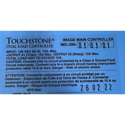 Gros plan de l’étiquette du contrôleur à double charge Touchstone montrant les spécifications IMC-296 et les homologations de sécurité électrique 120 VAC 15 A
