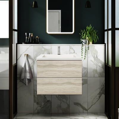 Meuble-lavabo mural flottant Ella Light avec deux tiroirs et lavabo blanc dans une salle de bain moderne carrelée de marbre
