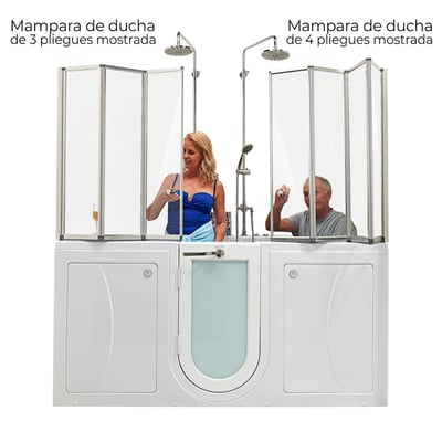 Pareja usando una bañera de hidromasaje para dos personas comparando mamparas de ducha de cristal templado de 3 y 4 hojas con rociadores tipo lluvia