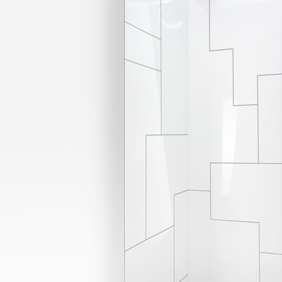Primer plano de los paneles del kit de pared de ducha de 3 piezas de acrílico UrbanMaze en blanco brillante con patrón de azulejos geométricos