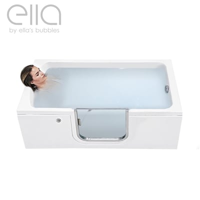 Femme se relaxant entièrement allongée dans la baignoire à porte allongée Ella's Bubbles avec porte en verre à ouverture intérieure, baignoire en acrylique 30x60 pouces