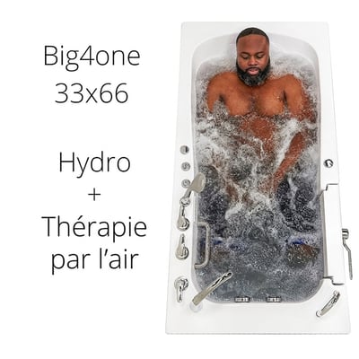 Homme se relaxant les yeux fermés dans la baignoire à porte Ella Big4One 84 x 168 cm avec jets de thérapie hydro et air actifs