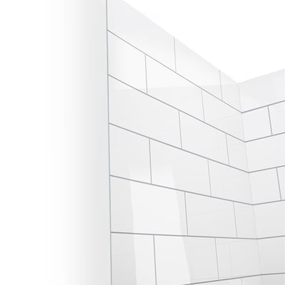 Vista de esquina en detalle de los paneles del kit de paredes de ducha de acrílico de 3 piezas con diseño de azulejo tipo metro blanco y líneas de lechada grises