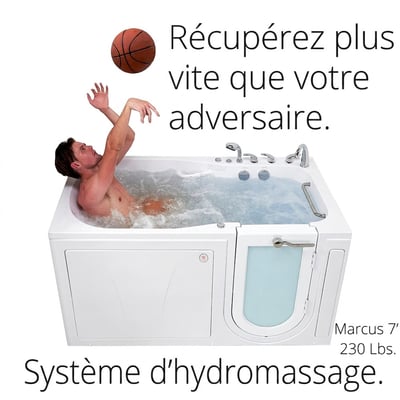 Athlète profitant du système d’hydromassage de la baignoire à porte Ella Shak tout en lançant un ballon de basket pendant la récupération musculaire