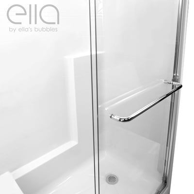 Gros plan de la porte de douche coulissante encadrée Duo Ella’s Bubbles avec barre d’appui chromée et panneau en verre transparent de 6 mm