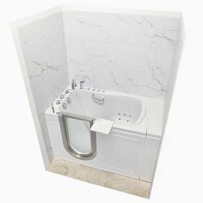 Baldosa machihembrada de PVC Carrara de 25"x15" - Bañera Ella con chorros de hidromasaje, barra de apoyo y puerta abierta situada en un recinto de baño con revestimiento de pared de mármol blanco