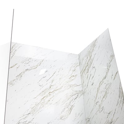 Detalle de paneles de revestimiento de ducha de acrílico Heritage Calacatta con patrón de vetas de mármol blanco para duchas accesibles