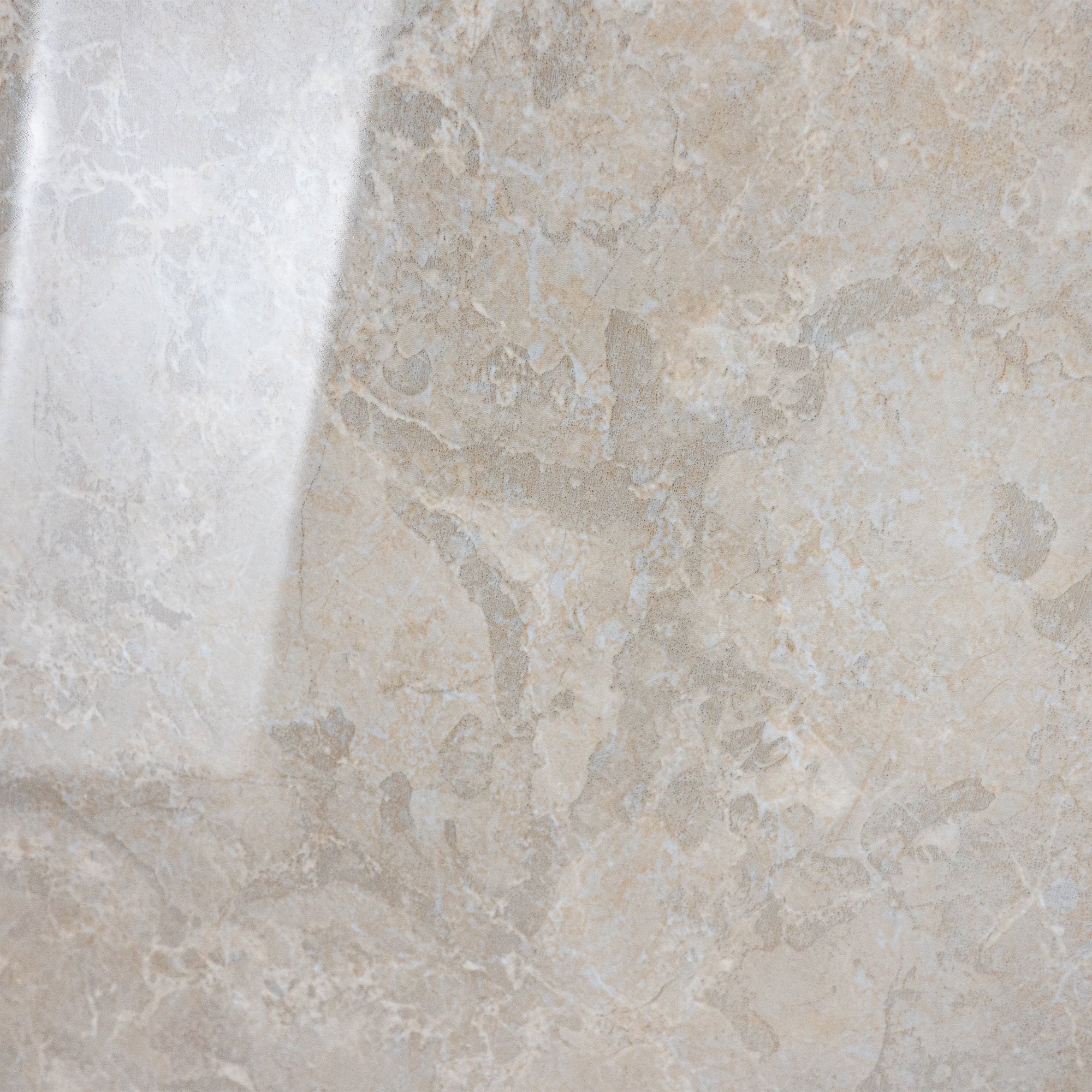 kit-de-panneaux-muraux-de-douche-acrylique-gres-texture-entourage Gros plan d’un panneau mural de douche en acrylique à motif grès, avec texture beige et grise effet marbre, pour kit d’habillage de douche accessible