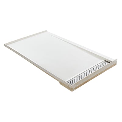 Plato de ducha de mármol cultivado blanco con desagüe lineal de acero inoxidable en el lado derecho, diseño de umbral bajo de 36x60 pulgadas