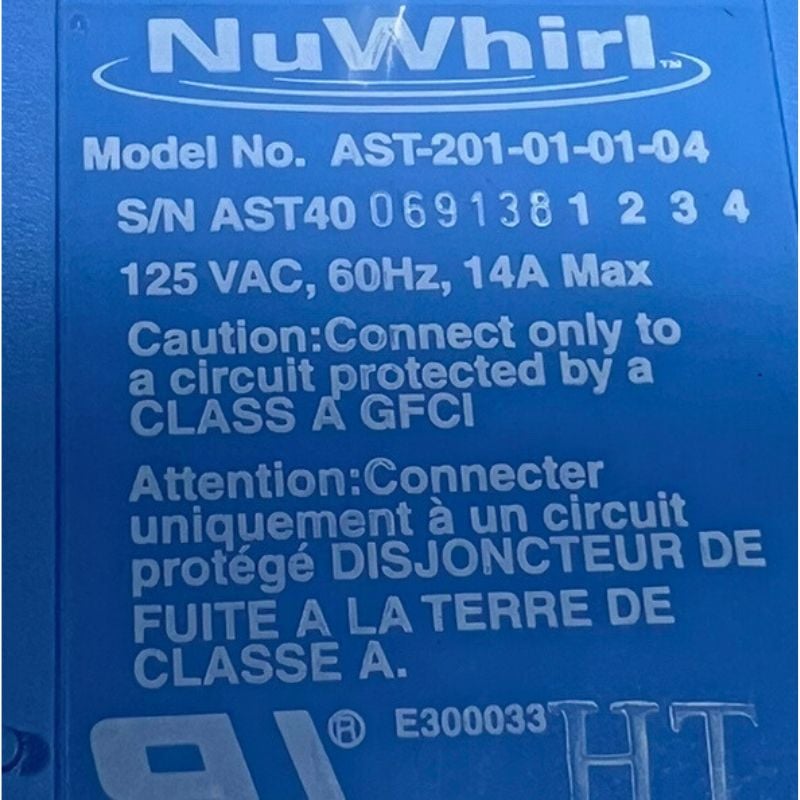 Etiqueta del módulo de control NuWhirl AST-201 de bañera con puerta que indica el requisito de protección GFCI Clase A
