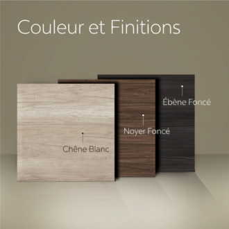 Trois échantillons de finition de panneaux muraux de douche accessibles montrant les textures de bois de chêne blanc, de noyer foncé et d’ébène foncé